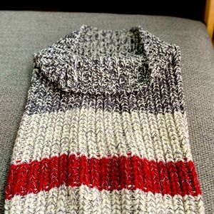 NWT Roots Neck Warmer